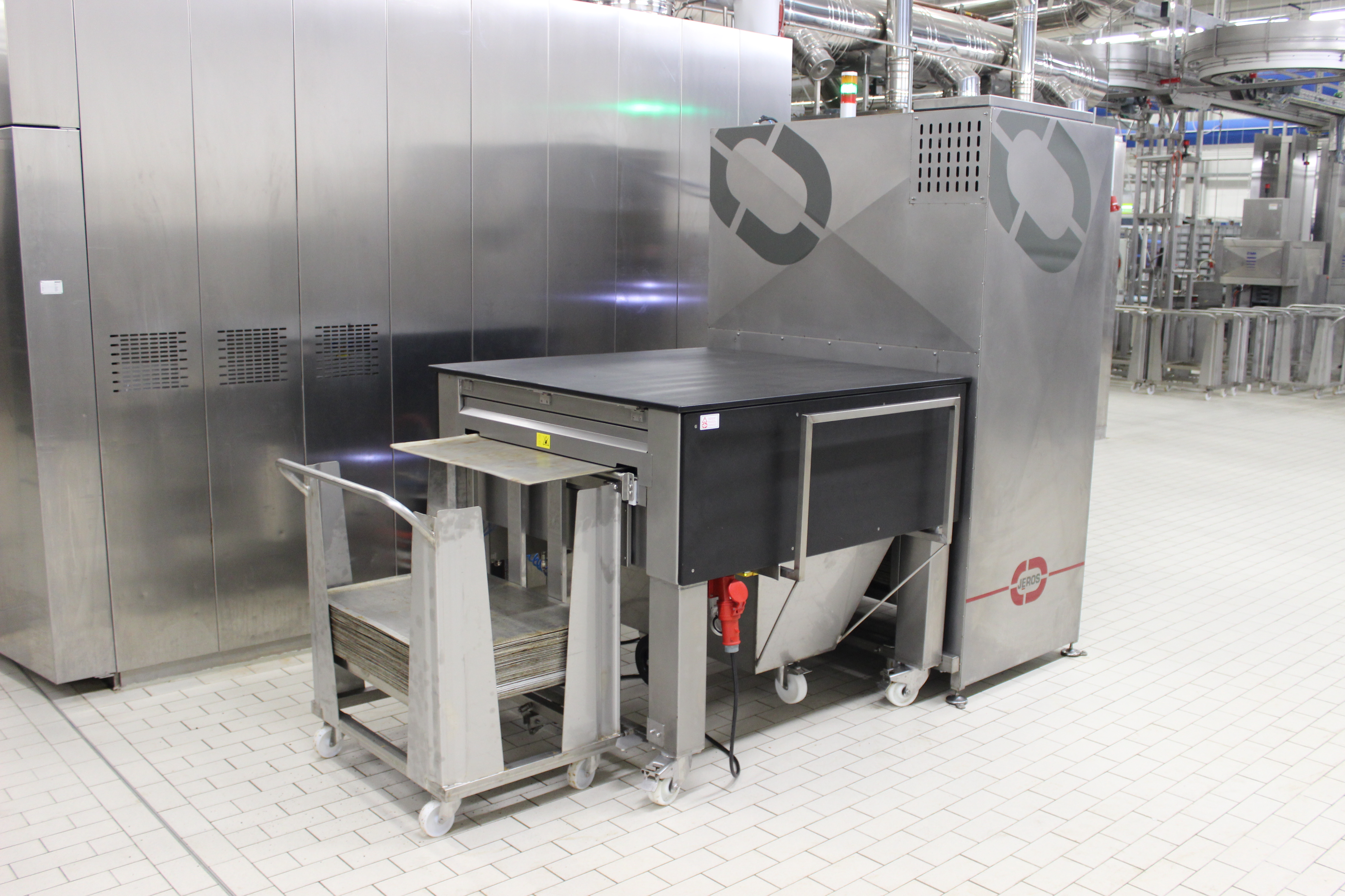 Görtz Bakery gets a customized tray-cleaning solution