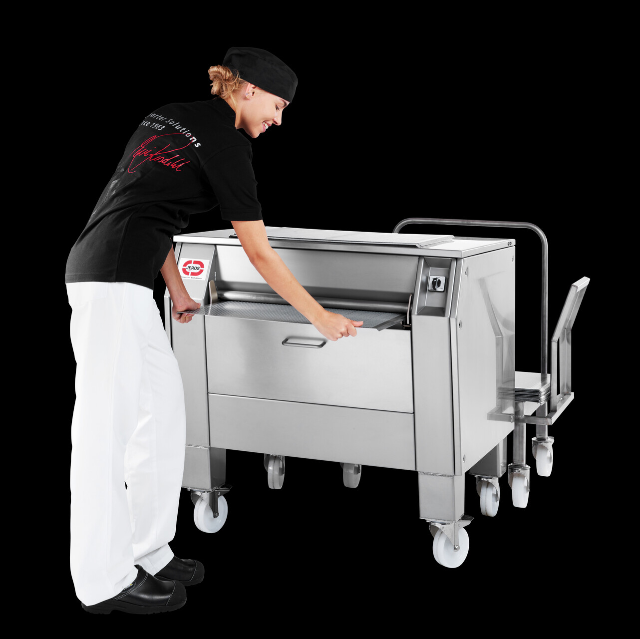 Quick cleaning of baking trays with JEROS's tray cleaner